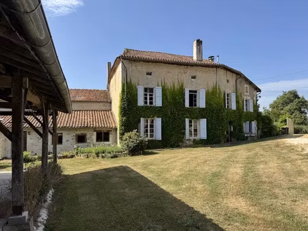 vente maison 8 pièces 234 m² à pillac (16390)  345 000 €
