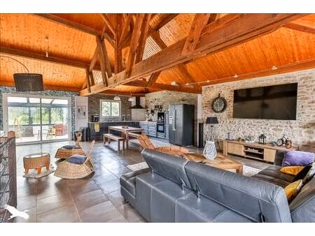 vente maison 4 pièces 135 m² val-de-livenne (33860)