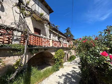 cahors  charmante propriété familiale atypique avec magnifique parc.