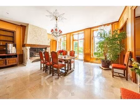 dijon. ancien couvent du xvii ème siècle restauré en maison fami