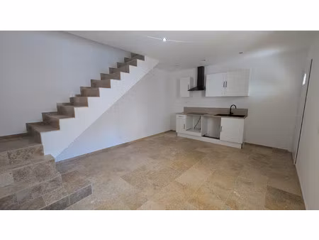 à vendre maison de ville rénovée 58.5m² avec balcon à gonfa