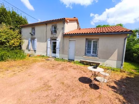 maison lumineuse de 3 chambres avec terrain  charme rural et accès facile aux commodités