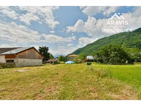 terrain constructible de 594m2