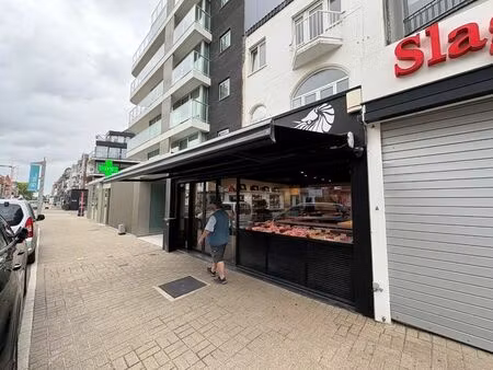 commerce situé au centre de saint-idesbald.