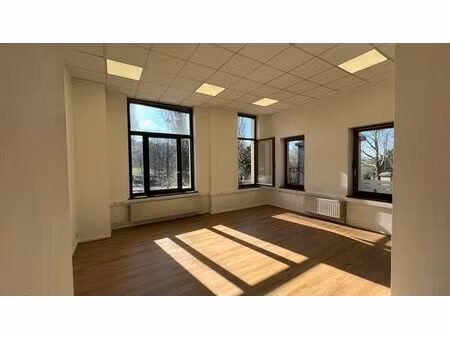 bureau  espace d'exposition dans une villa du patrimoine