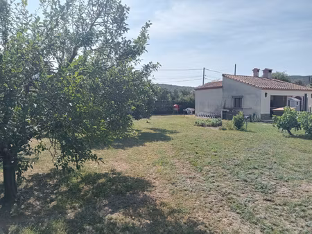 beau terrain à construire  avec habitation et grande piscine