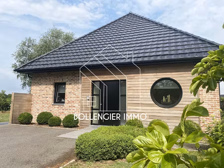 superbe pavillon contemporain debbe  disposé en plain pied.