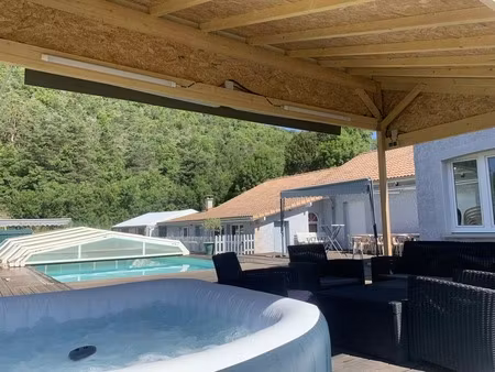 maison avec studio indépendant et piscine chauffée – 2300 m² de terrain – chabestan (05)