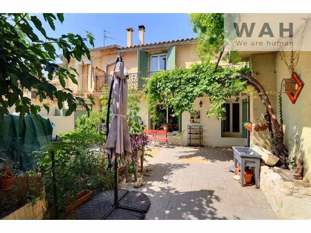 maison de village 210 m2 5 p avec extérieur  garage et appar