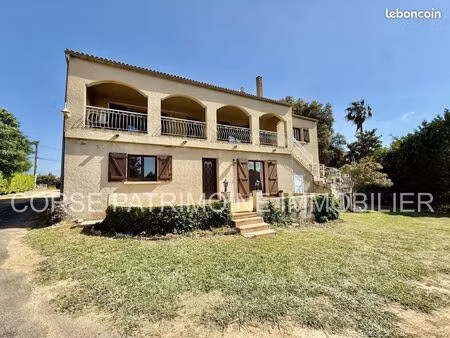 maison 12 pièces 225 m²