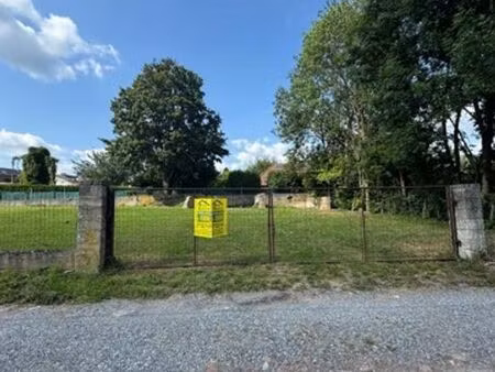 terrain à bâtir de 4 ares 93 ca dans un endroit calme