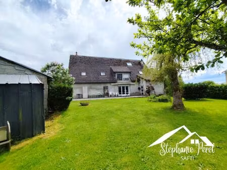 le charme de la pierre  l'espace d'une grande maison  et le confort d'un extérieur soigné
