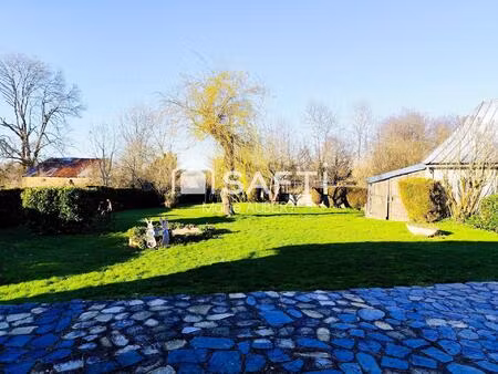 maison de 200 m2 avec jardin et dépendances