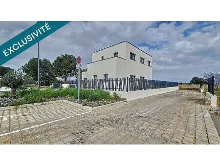 a vendres villa de 148 m² quatre chambres  garage  piscine sur une parcelle de 627 m²