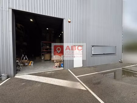 entrepôt avec bureaux a louer a vendargues