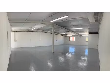 location local d'activités st jean de vedas 200 m²