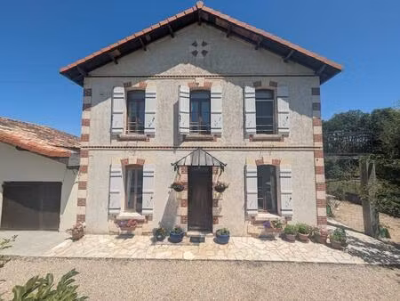 belle maison avec 1.8ha  au bord de la rivière