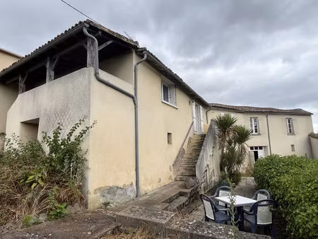 ref 90938 proche thouars belle maison avec vue sur le château de 75 m2 et terrain de 519 m