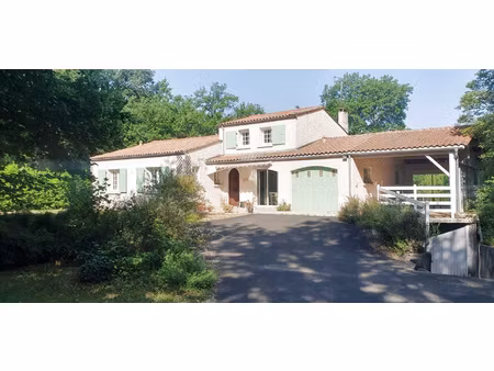 achat maison 4 pièces 128m² voeuil et giget 16400