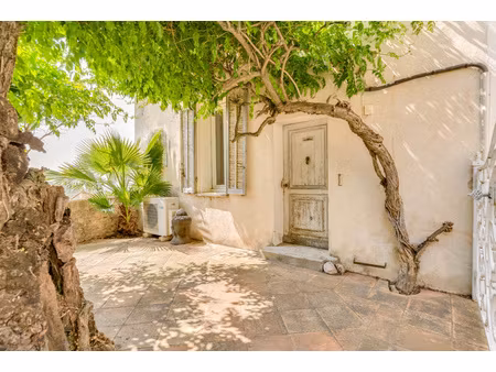 maison de caractere avec vue et potentiel locatif a esparron  coeur de village
