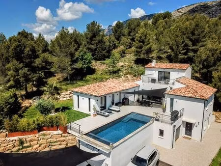 villa de 4 chambres de luxe en vente puyloubier  provence-alpes-côte d'azur