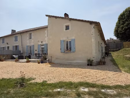 vente maison 6 pièces 180 m² aubeterre-sur-dronne (16390)