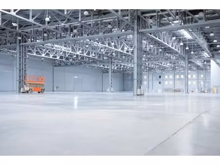 a vendre  local d'activité en parfait état  1300 m² sur plus