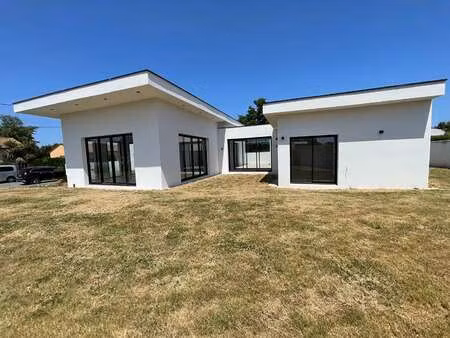 vente maison à saint-andré-de-la-marche (49450) : à vendre / 222m² saint-andré-de-la-march