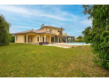 spacieuse maison familiale de 206 m² + 44m2 de garage avec piscine à fontaines-saint-marti