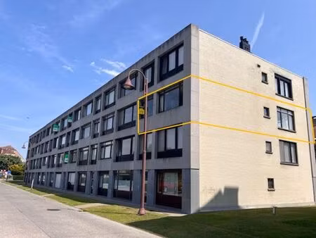 luchtig hoekappartement met twee slaapkamers én autostaan...