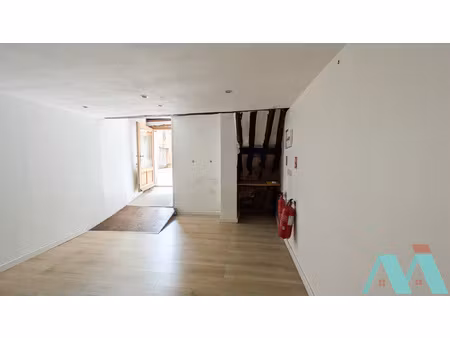 local commercial 35m2 coeur de village