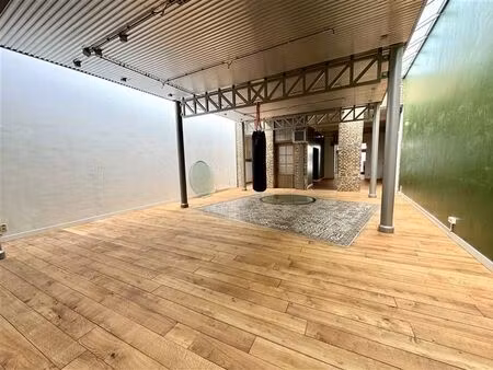 karaktervolle handelsruimte met diverse mogelijkheden in har