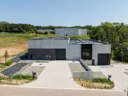 bâtiment relais de harzé flambant neuf