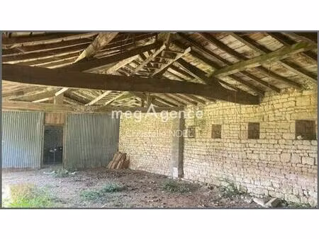 au magnils régnier  venait découvrir cette charmante bâtisse en pierre avec beaucoup de po