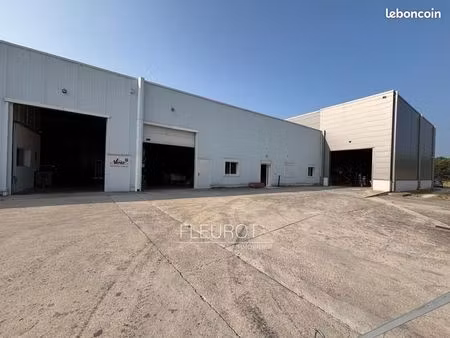 local logistique 1 525 m²