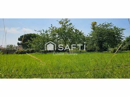 beau terrain constructible à la campagne à 5 kms de dignac