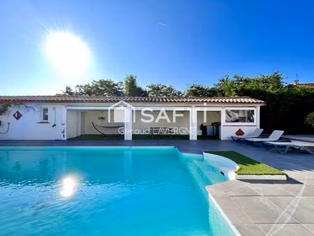 superbe maison rénovée avec piscine et dépendance