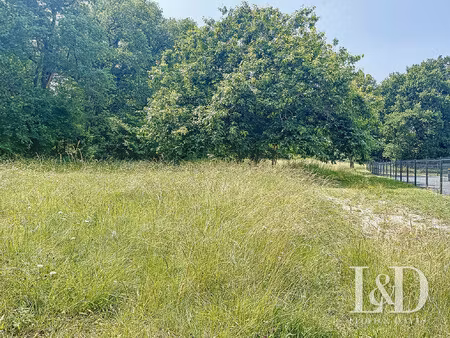 medis centre : terrain constructible 2050 m² viabilisé