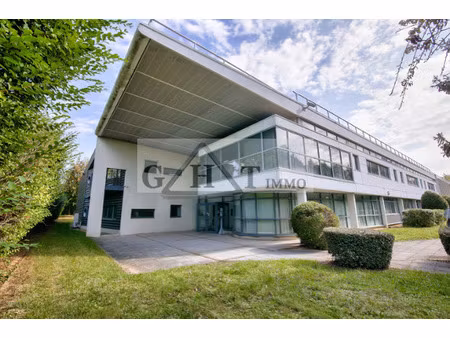entrepot à la location de 3 384 m²