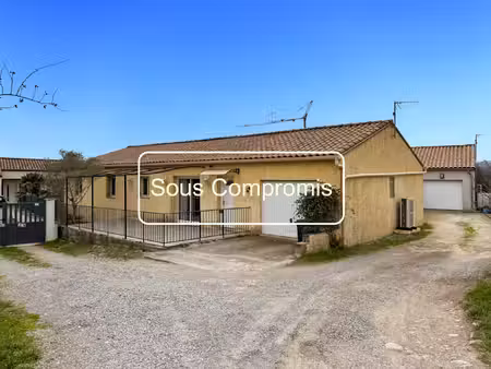 grande maison plain-pied avec petit jardin arboré...