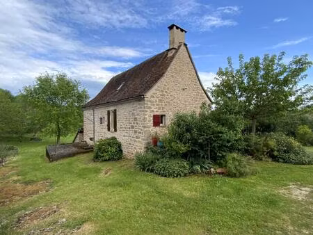 maison en pierre sur le secteur de gramat avec trois chambres et deux dépendances  4380 m²
