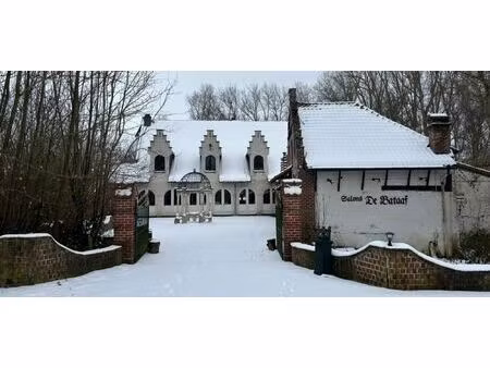 landelijk en rustig gelegen handelscomplex met woonst