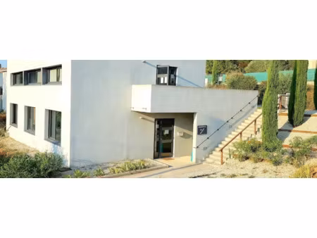 location commerce 16 m² à fuveau (13710)