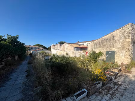 terrain en plein centre de la flotte en ré