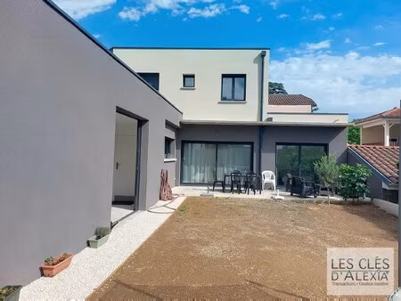 maison - quatre chambres- double garage -