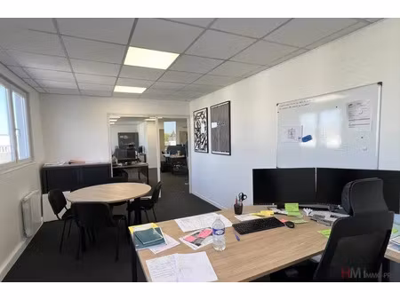 à louer - surface de bureaux - rond point des bruyères le peti