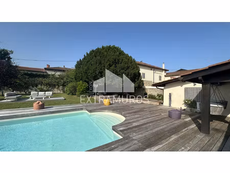 a vendre en exclusivite maison ancienne de 205 m2 a fleurie