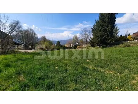 terrain viabilisé au calme avec vue lac