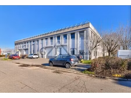 location local commercial