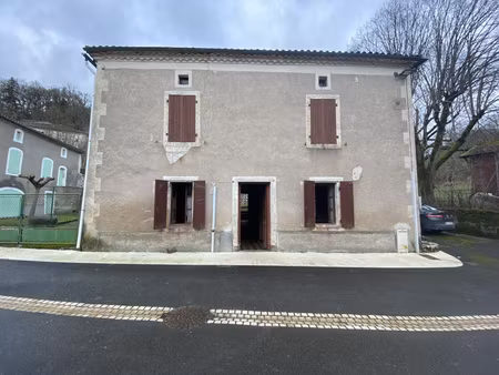 ancienne boulangerie d'époque avec des dépendances  1 maison